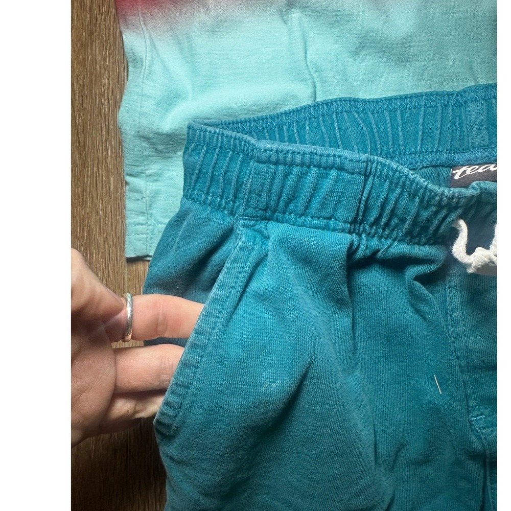 Clothes - Picture 4 of 10